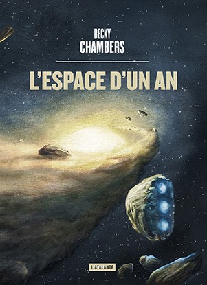Page de couverture du livre de Becky Chambers, L'espace d'un an, aux éditions L'atalante. Paysage qui évoque l'espace.